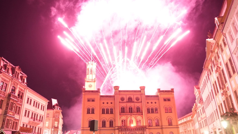 Mit Feuerwerk, Musik und Tanz: Wie Zittau für einen Abend das Mittelalter feiert