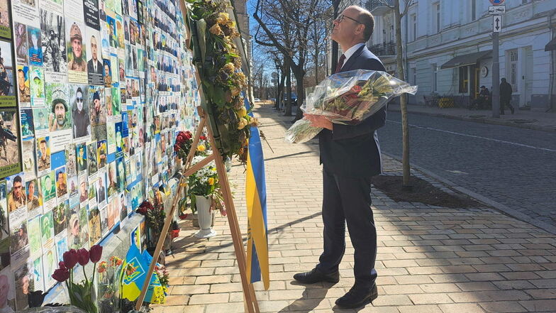 Oliver Schenk, Chef der  Staatskanzlei,  kündigt in KIew auch die Eröffnung eines ständigen Büros des Freistaates Sachsen in der Ukraine an.