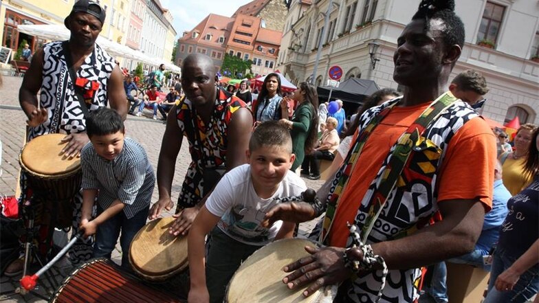 Afrikanisches Trommeln mit Jack Panzo aus Angola.