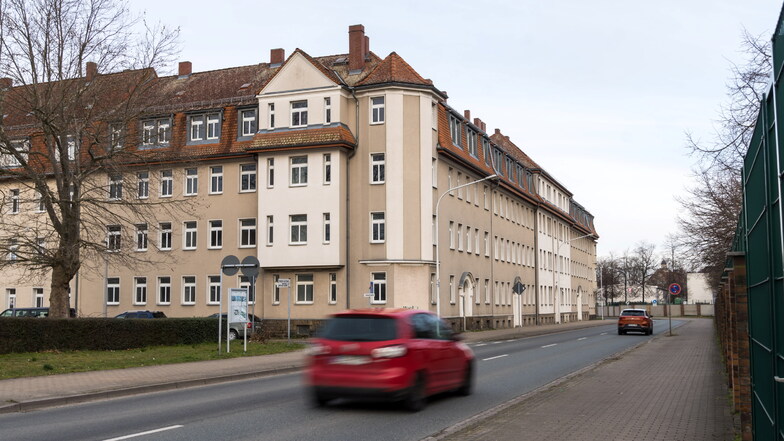In dem Mehrfamilienhaus an der Liststraße in Riesa sollen künftig Asylsuchende untergebracht werden.