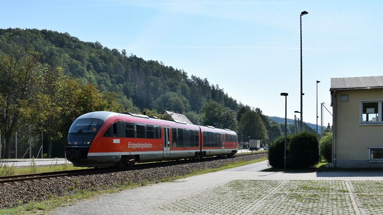 Am Dienstag rollte zum zweiten Mal ein Triebwagen der Erzgebirgsbahn durchs Müglitztal.