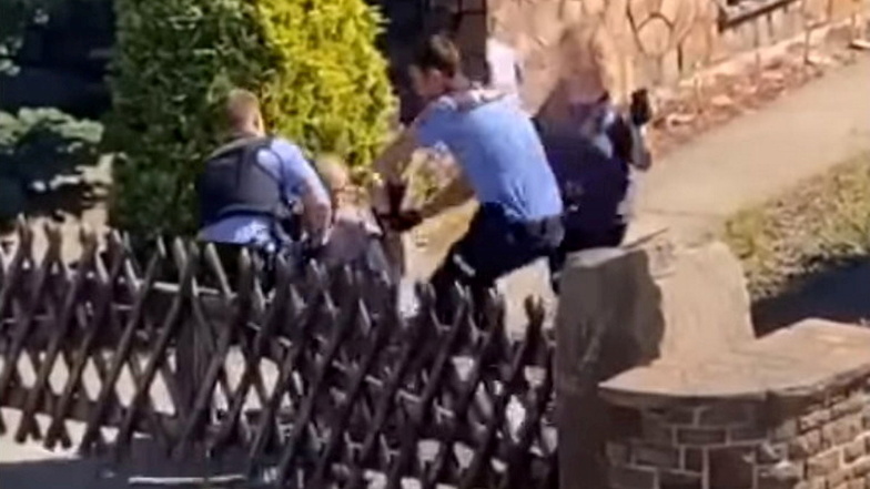 Polizei nimmt Mann am Gartentor in Riesa fest