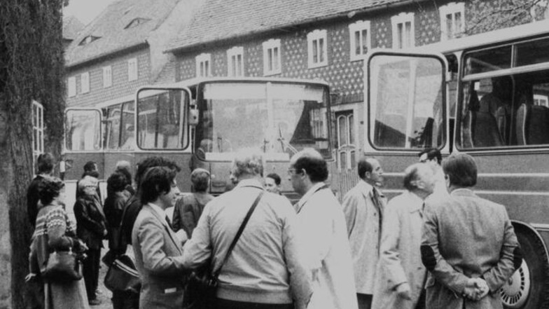 Mit mehreren Bussen reisten die UNO-Denkmalexperten am 15. Mai 1984 in Obercunnersdorf an