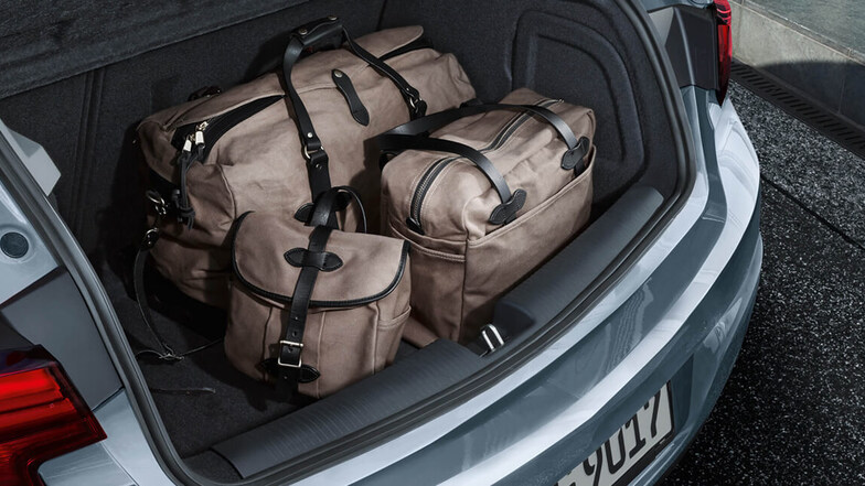 In diesem Kofferraum ist ausreichend Platz für jede Menge Urlaubsgepäck!