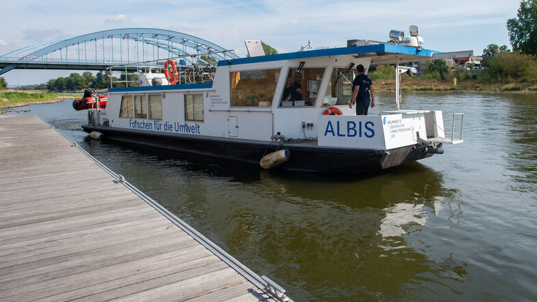 Das Forschungsschiff "Albis" ist am 29. August 2019 in Schmilka gestartet und bis Geesthacht die Elbe entlang gefahren.