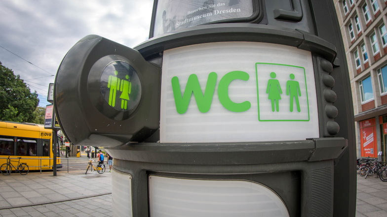 Die öffentliche Toilette am Pirnaischen Platz in Dresden wird abgebaut und soll nicht ersetzt werden.