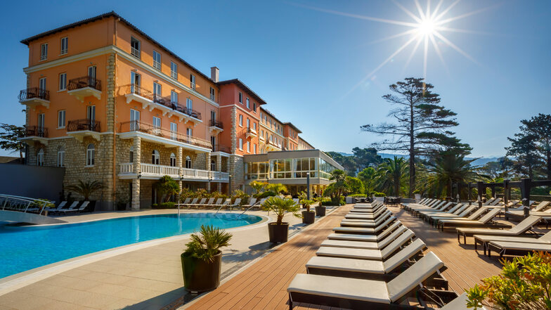 Das Valamar Imperial Hotel auf Rab bietet einen großzügigen Poolbereich für seine Gäste.