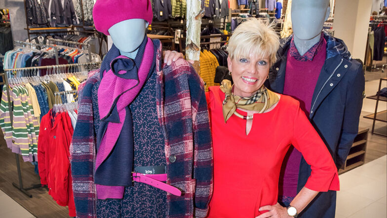 Sylvia Schulz, Geschäftsleiterin des Bekleidungshauses „das macht SiNN“, freut sich auf das Herbstfest mit Mode und mehr.