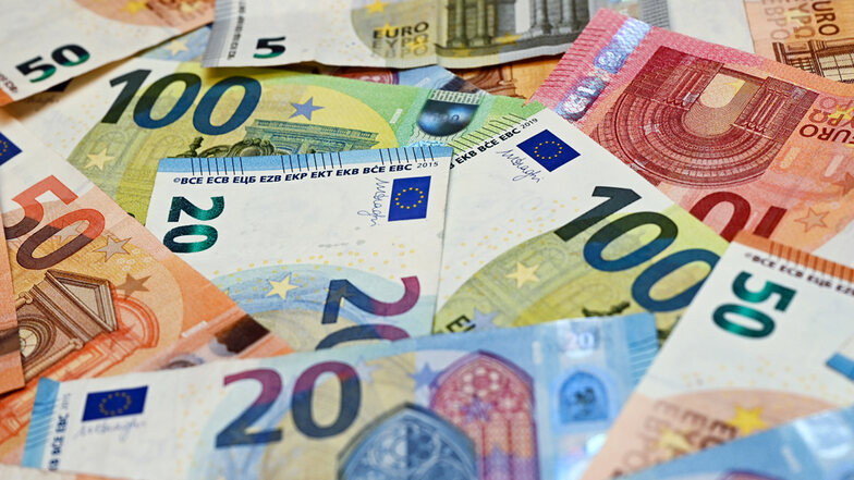 Sachsens Kabinett hat einen Doppelhaushalt mit Rekordvolumen von 48,9 Milliarden Euro beschlossen.