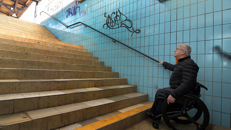 Bei seiner Rundfahrt durch Waldheim im vergangenen April ist der damalige Vize-Landtagspräsident Horst Wehner am Zugang zu den Gleisen am Bahnhof gescheitert. Wehner ist seit rund 20 Jahren auf einen Rollstuhl angewiesen.
