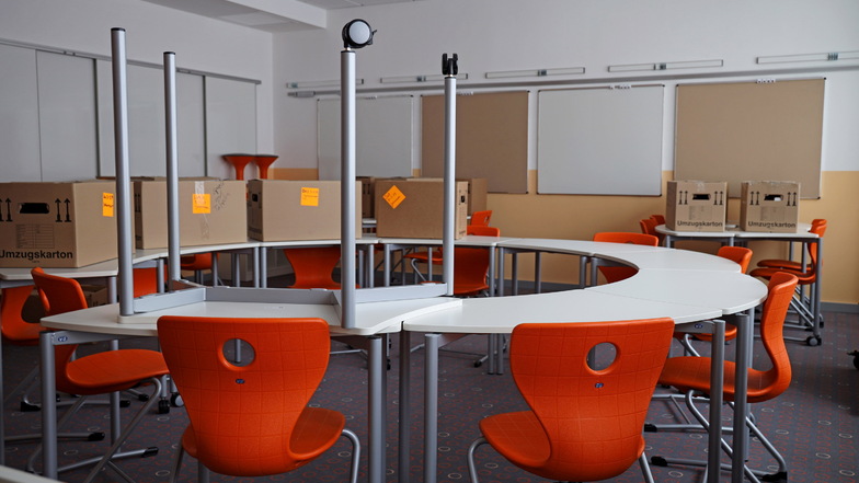 Für den Raum für Deutsch als Zweitsprache (Daz) sind geschwungene Tische geordert worden, die sich flexibel stellen lassen.