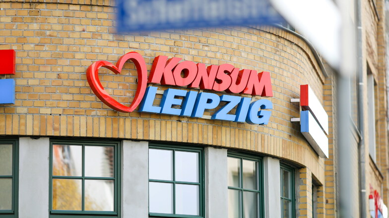 Eine Filiale der Supermarktkette Konsum in der Arthur-Hoffmann-Straße in Leipzig: Die Konsumgenossenschaft Leipzig tritt dem Edeka-Verbund bei.