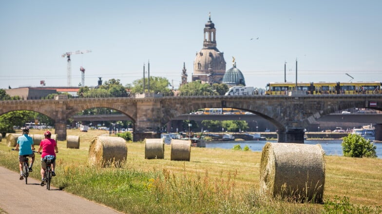 Ein Blick auf die sanierte Albertbrücke am Rande der Altstadt. Die Sanierung des Oberteils der Brücke hatte im Mai 2014 begonnen und war 2016 abgeschlossen worden.