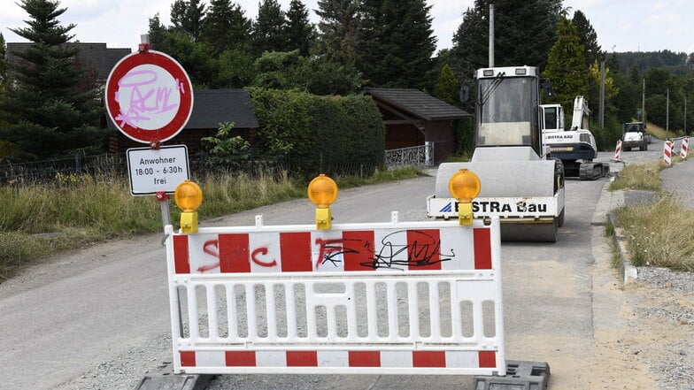 Seit Wochen gibt es in Paulsdorf Straßensperrungen. Jetzt sind wieder welche geplant. Das Foto entstand Mitte Juli.