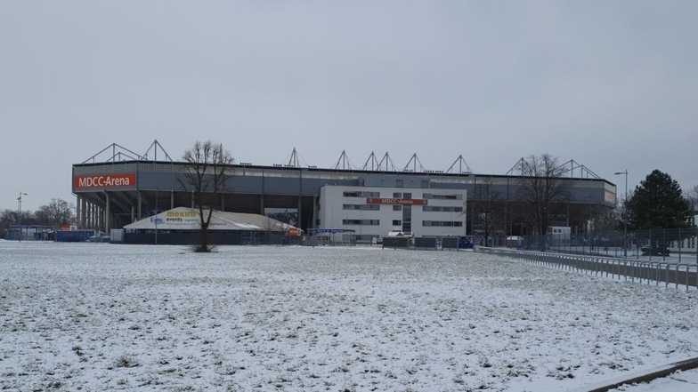 Vor dem Stadion liegt Schnee, drinnen nicht. Heißt: Dynamos Ostduell in Magdeburg kann stattfinden.