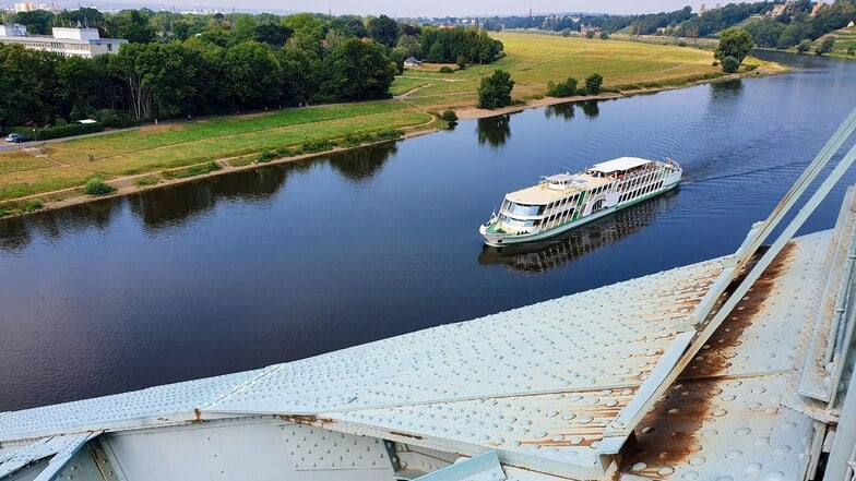 Rost prägt an vielen Stellen das Bild am Blauen Wunder. Selbst ganz oben auf dem Loschwitzer Pylon sind die Stahlteile angerostet.Die Sanierung ist dringend nötig.