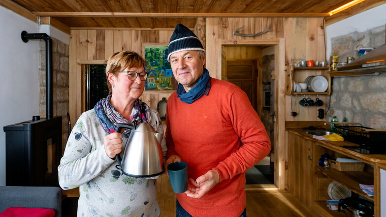 "Mal abschalten." Katrin und Joachim Laske aus Niesky, sonst überzeugte Ostsee-Urlauber, machen Ferien in der Sägestube.