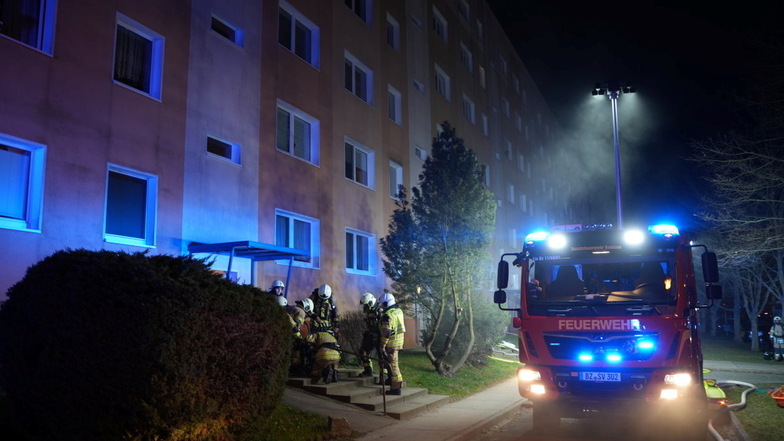 Am Abend es 22. März 2023 hat es im Keller eines Mehrfamilienhauses in der Bautzener Frederic-Joliot-Curie-Straße gebrannt.
