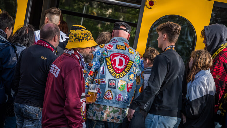 Die bestehenden Fans von Dynamo Dresden sind das Herz der SGD. Ihre Leidenschaft und Treue machen den Verein zu dem, was er ist: eine Familie voller Emotionen und gemeinsamer Ziele, wie der Mission Aufstieg.
