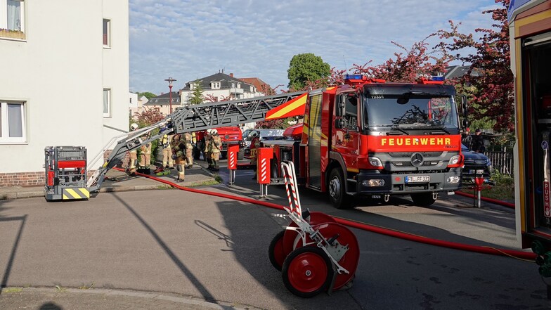 Brand in Mehrfamilienhaus in Freital