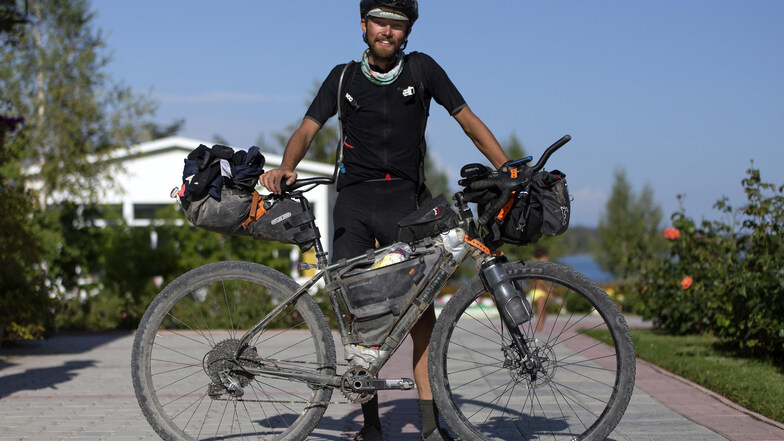 Nach 1.700 Kilometern, elf Tagen und sieben Stunden ist Max Riese im Ziel. Nicht nur sein Rad ist von den Strapazen gezeichnet.