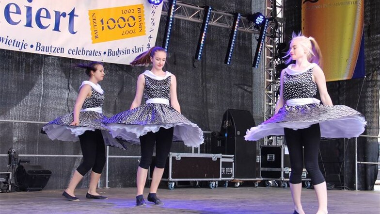 Gleich mehrere Tanzdarbietungen präsentierte der Verein Leuchtturm Majak.