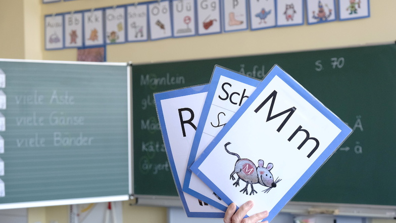Piktogramme sollen ukrainischen Grundschülern über die ersten Sprachbarrieren hinweghelfen.