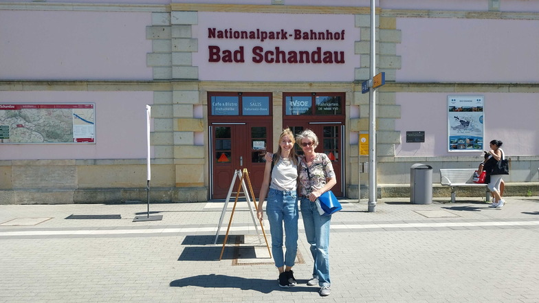 "Hey Jungs, könnt ihr mal ein Foto von uns machen? Wir sind Touristen", rufen wir einer Dreier-Gruppe zu. Touris sind wir nicht, doch der Trip hat uns auch für die Landschaft die Augen geöffnet.