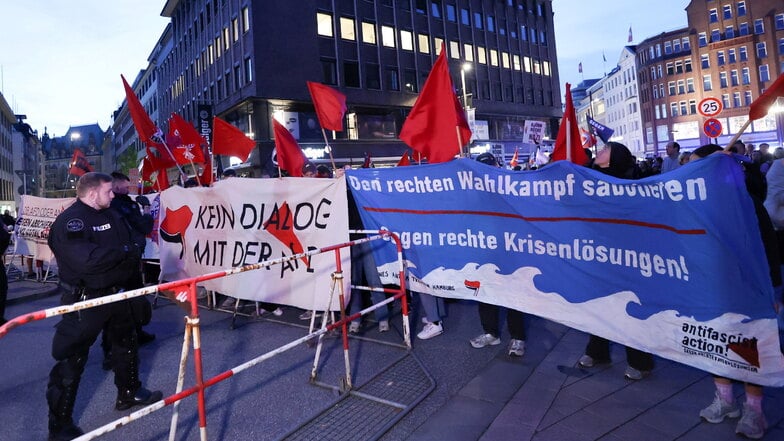 Bei den Landtagswahlen in Thüringen und Sachsen erzielt die AfD große Erfolge. Vor der Parteizentrale in Hamburg beziehen 750 Demonstranten Stellung gegen Rechtsextremismus.