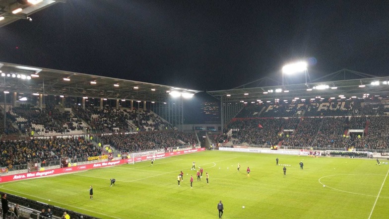St. Pauli gegen Dynamo - das heißt diesmal Abstiegskampf in der 2. Fußball-Bundesliga.