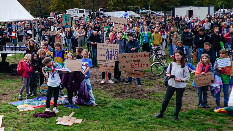 Die Teilnehmer des "globalen Klimastreiks" versammelten sich auf der Cockerwiese.
