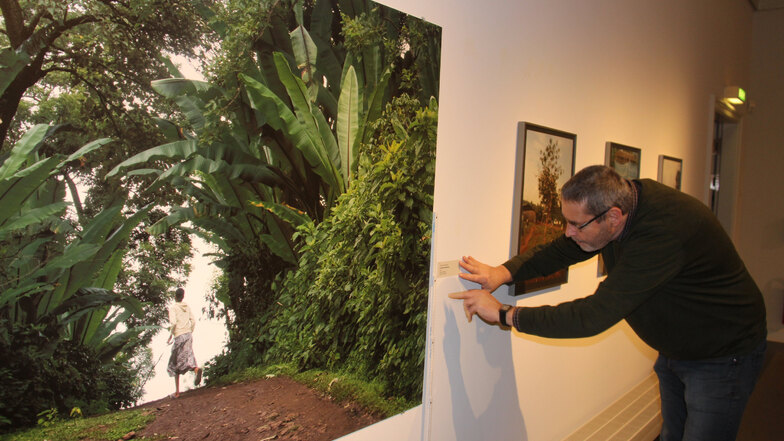 Die Sonderausstellung "Baxxe : Heimat" im Bautzener Museum zeigt Fotos aus Äthiopien. Museumsdirektor Jürgen Vollbrecht freut sich, dass sie länger als ursprünglich geplant gezeigt werden kann.