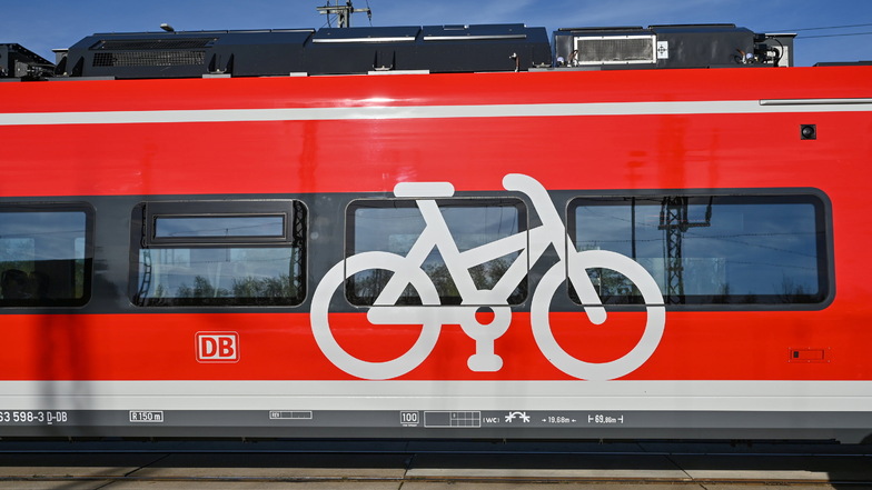 Das Fahrrad fährt mit: Das ermöglicht die Radmitnahme auf vielen Bahnverbindungen.