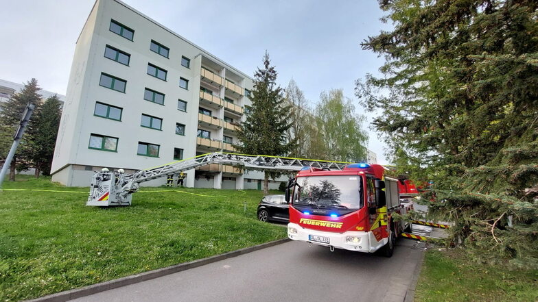 Nach dem Kellerbrand in Döbeln Nord  am vergangenen Donnerstag ist noch immer unklar,  wenn die 16 Familien in ihre Wohnungen zurückkehren können.