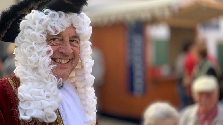 Kleidet sich gerne in ein historisches Kostüm, wie beim Churfürstlichen Weinbergfest - Hoflößnitz-Geschäftsführer Jörg Hahn.