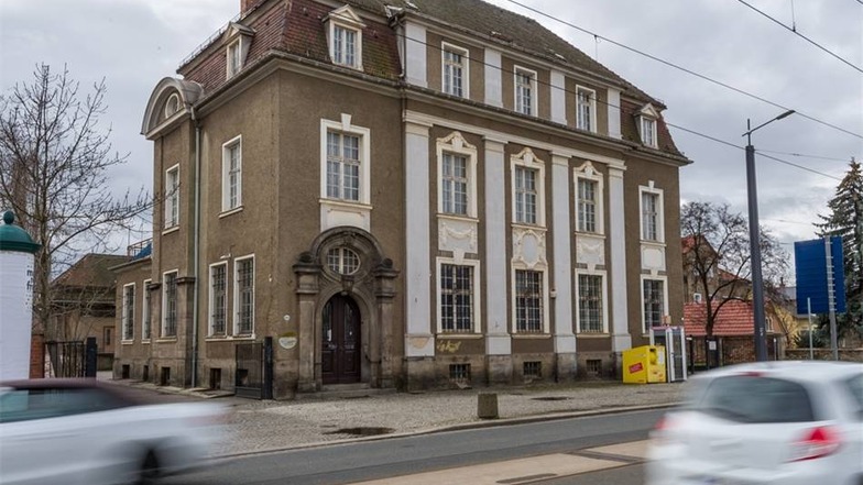 Die Kreismusikschule soll eine neue Zentrale erhalten, die alte Post in Radebeul-Kötzschenbroda wird dafür umgebaut.