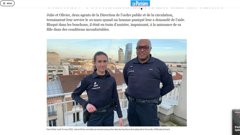 Diese beiden Pariser Polizisten, die auf dem Rückweg zur Wache waren, haben den werdenden Eltern bei der Geburt des Kindes mitten im Verkehr geholfen.