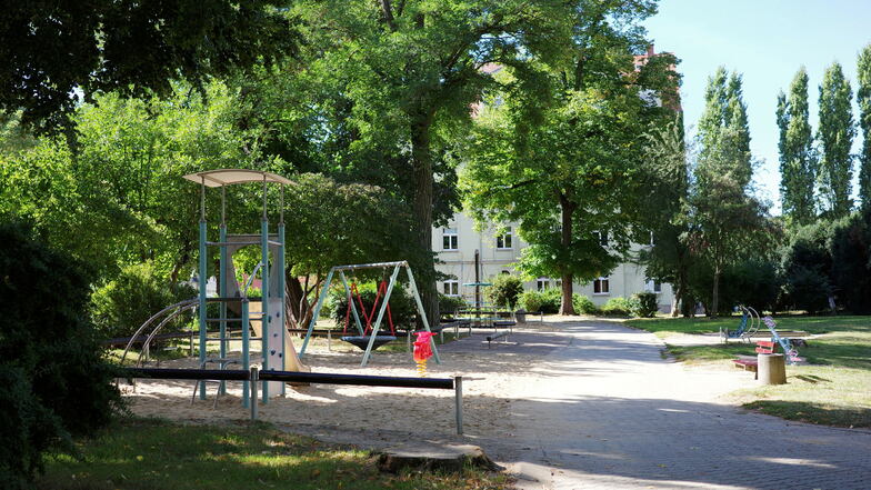 Der Spielplatz im Käthe-Kollwitz-Park in Meißen: Wer in der Nähe davon am Nachmittag pullert, sollte sich über belästigte Mütter nicht wundern. So wie ein Angeklagter am Meißner Amtsgericht.