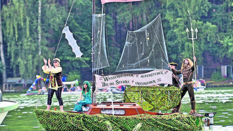 Die bunte Bootsparade ist einer von vielen Höhepunkten beim Talsperrenfest in Kriebstein.