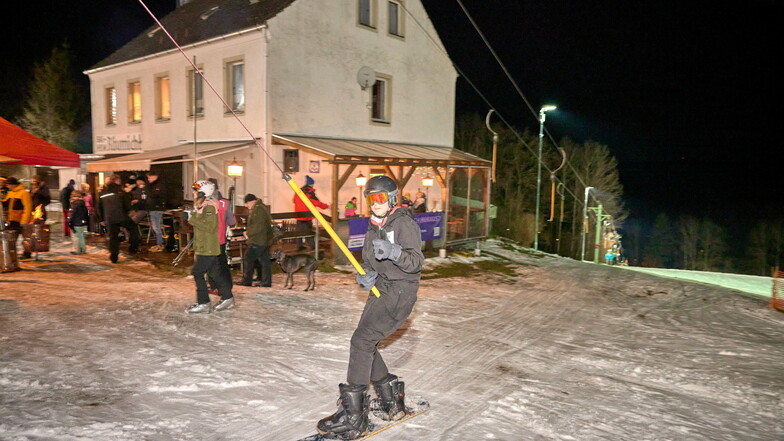 Mit einer zünftigen Après-Ski-Party endetet Anfang März 2023 die Saison am Sebnitzer Buchberg. Jetzt geht es schon wieder los.