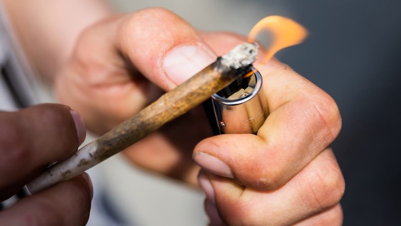 In Deutschland wird Cannabis am häufigsten von 18- bis 24-Jährigen geraucht.