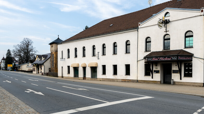 Das Hotel "Oberland" in Neukirch ist schon lange geschlossen. Nun sucht der Eigentümer einen Käufer.