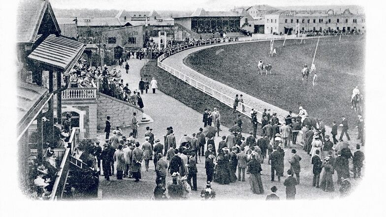 Historical postcard of the Dresden racecourse around 1900
