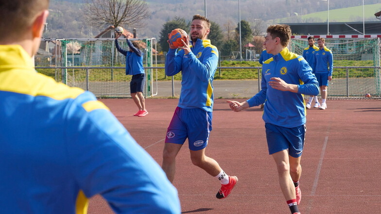 Ukraine-Krieg: Handball statt Waffen und Front