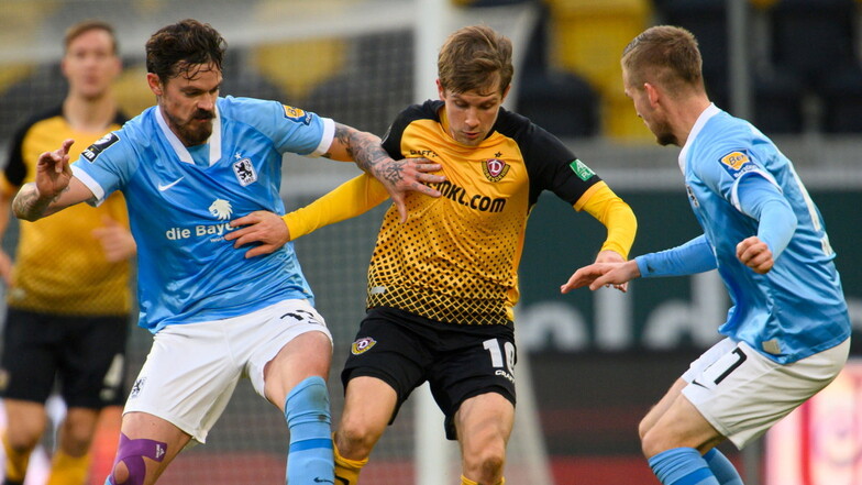 In der Aufstiegssaison 2020/21 gewann Dynamo um Patrick Weihrauch das Hinspiel gegen 1860 München im Rudolf-Habrig-Stadion 2:1.