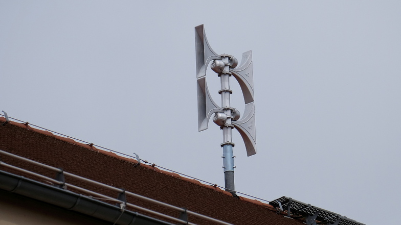 Eine ähnliche Sirene ist auf dem Dach des Rathauses Neukirch montiert. Diese und eine weitere an der Oberschule will die Kommune modernisieren und zudem zwei neue Anlagen bauen.