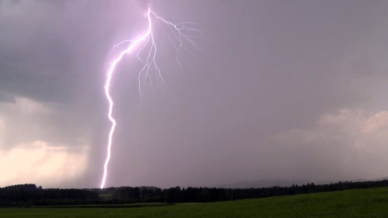 Ein schweres Gewitter zog Sonntagnachmittag über die Kamenzer Region. Und blieb auch für das Kamenzer Forstfest nicht ohne Folgen.