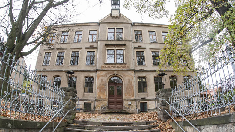Das Schulgebäude in Kleinnaundorf wird doch nicht verkauft.