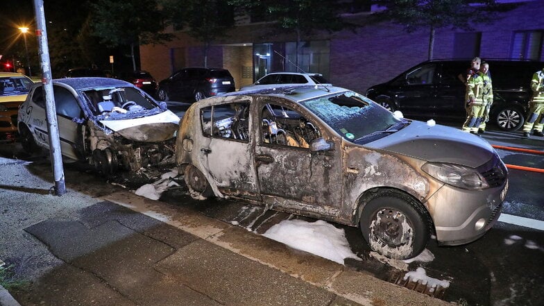In der Nacht zu Dienstag haben Unbekannte mehrere Autos in Dresden angezündet.