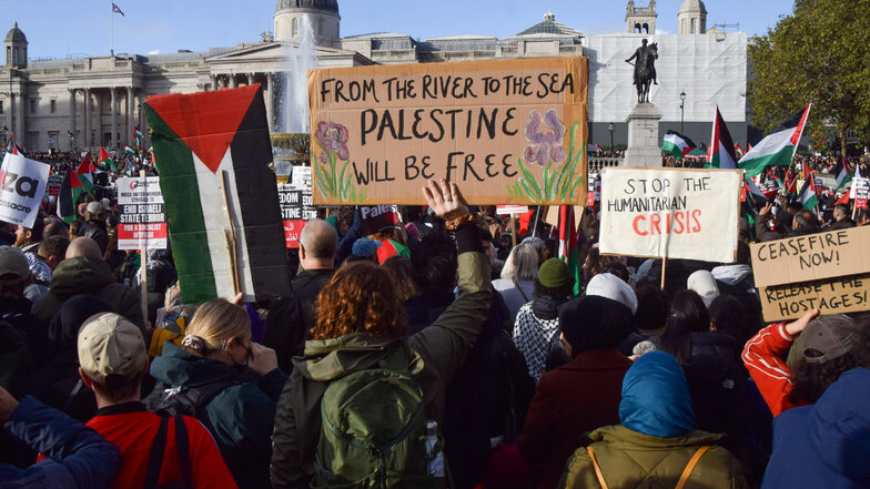 Der bei propalästinensischen Demonstrationen oft verwendete Slogan "From the river to the sea" ("Vom Fluss bis zum Meer") wird auch in Sachsen künftig strafrechtlich verfolgt.
